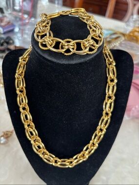 Vintage Gold-Tone Linked Chain Necklace and Bracelet Set